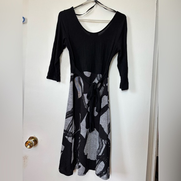 🎉4/30$🎉 Papillon Blanc Black and Gray Fit and Flare Dress🤍 - Picture 4 of 4